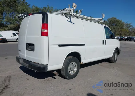 2013 Chevrolet Express 2500 Work Van z USA, uszkodzony, nr VIN 1GCWGFCA7D1139040